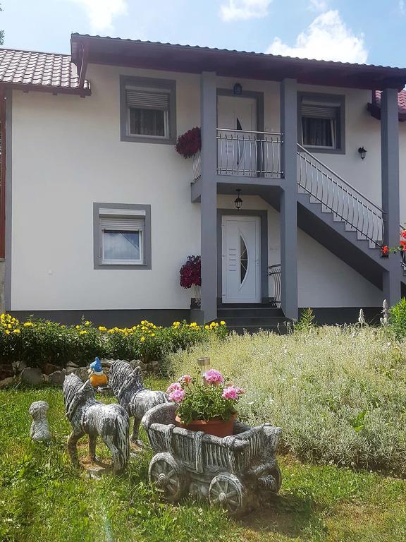 Guesthouse Samolov Vrhovine Ngoại thất bức ảnh