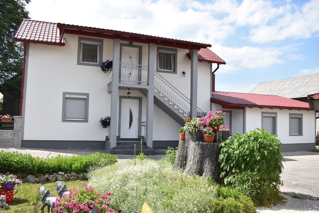 Guesthouse Samolov Vrhovine Ngoại thất bức ảnh