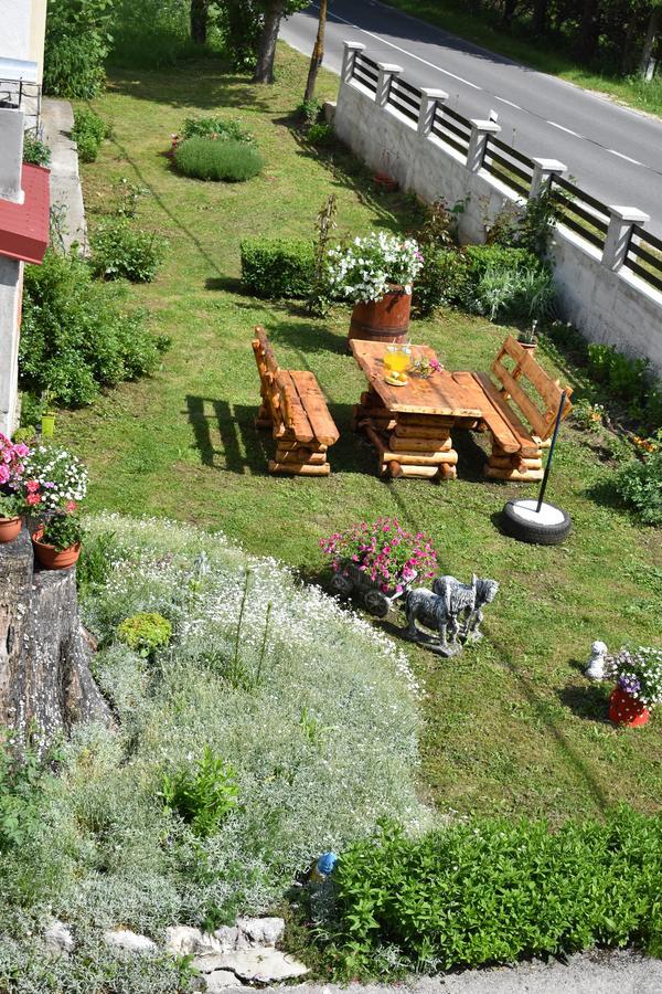 Guesthouse Samolov Vrhovine Ngoại thất bức ảnh