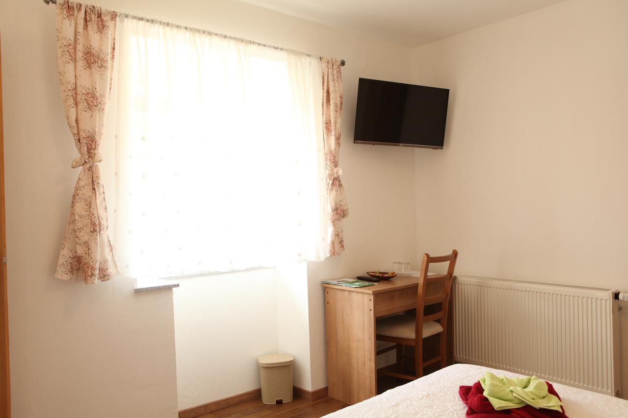 Guesthouse Samolov Vrhovine Ngoại thất bức ảnh