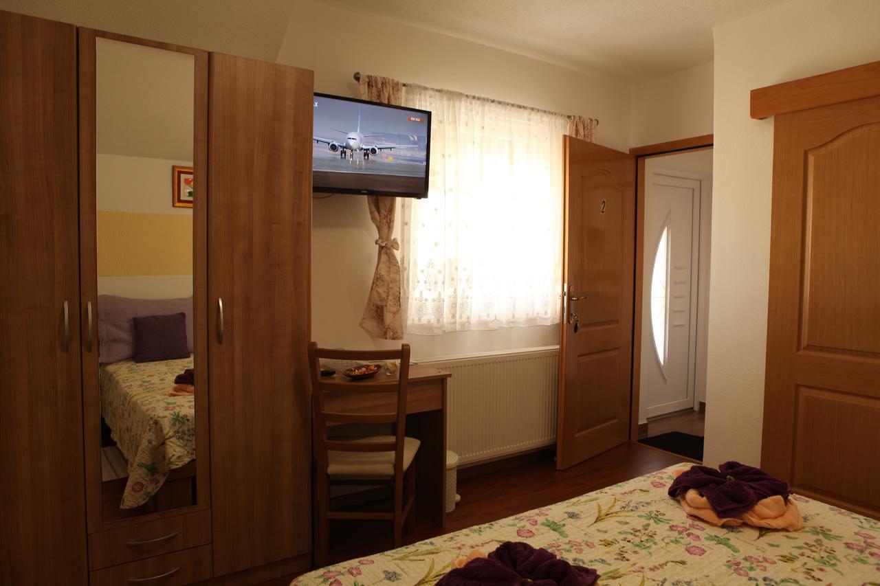 Guesthouse Samolov Vrhovine Ngoại thất bức ảnh
