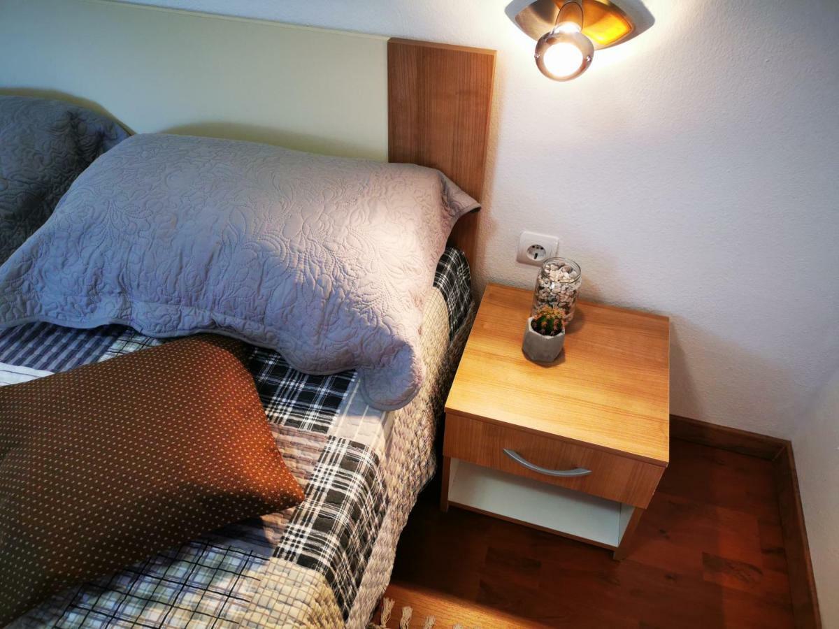Guesthouse Samolov Vrhovine Ngoại thất bức ảnh