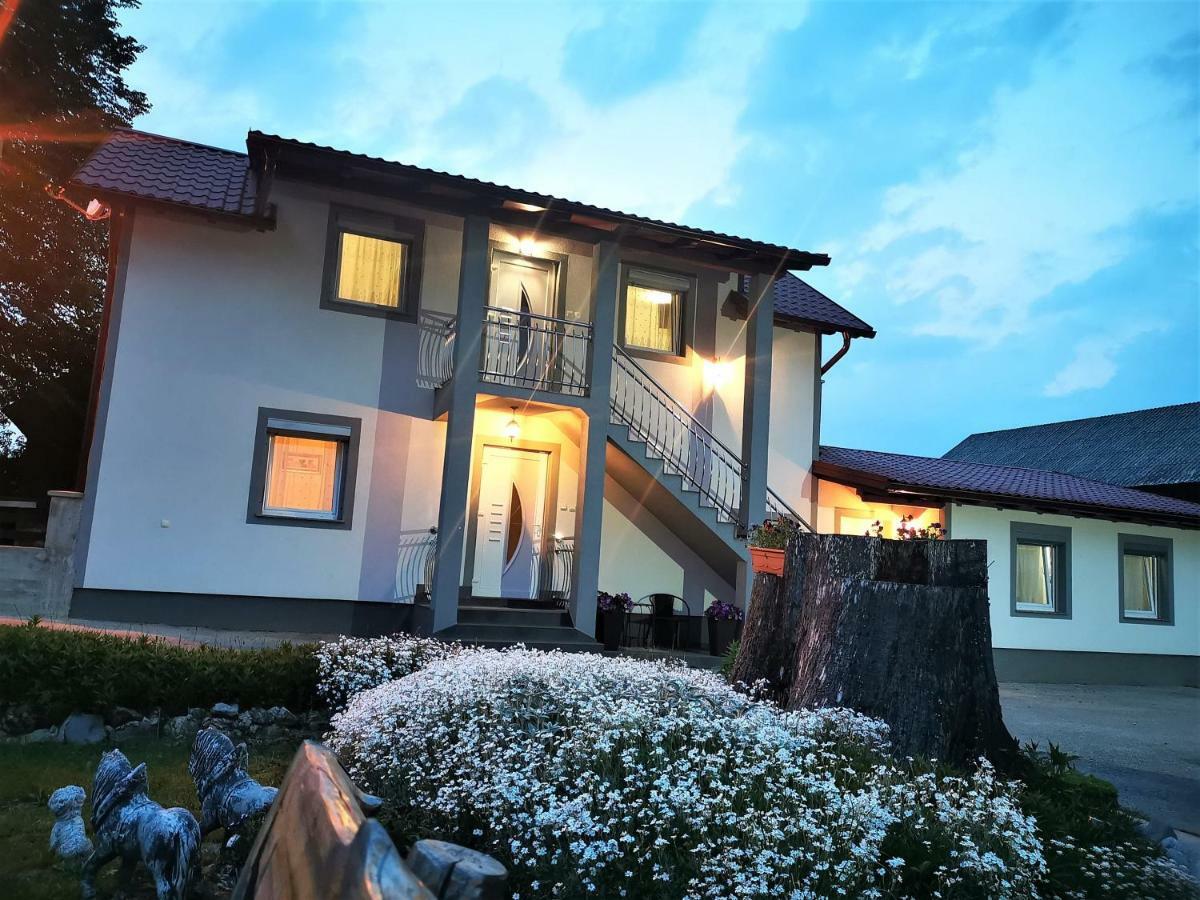 Guesthouse Samolov Vrhovine Ngoại thất bức ảnh